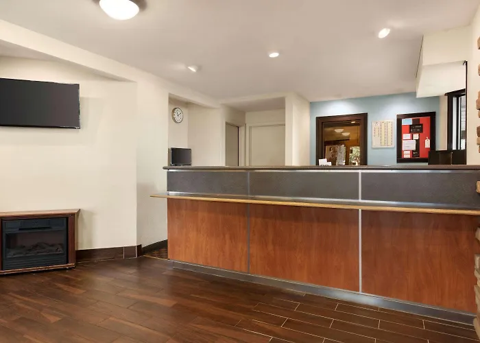 Super 8 By Wyndham Findlay