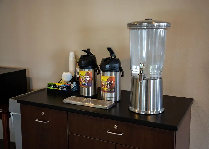 Lomira Inn And Suites