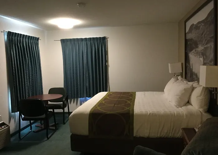 Super 8 By Wyndham 100 Mile House