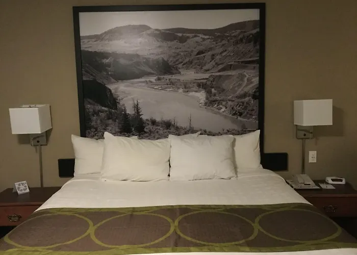 Super 8 By Wyndham 100 Mile House