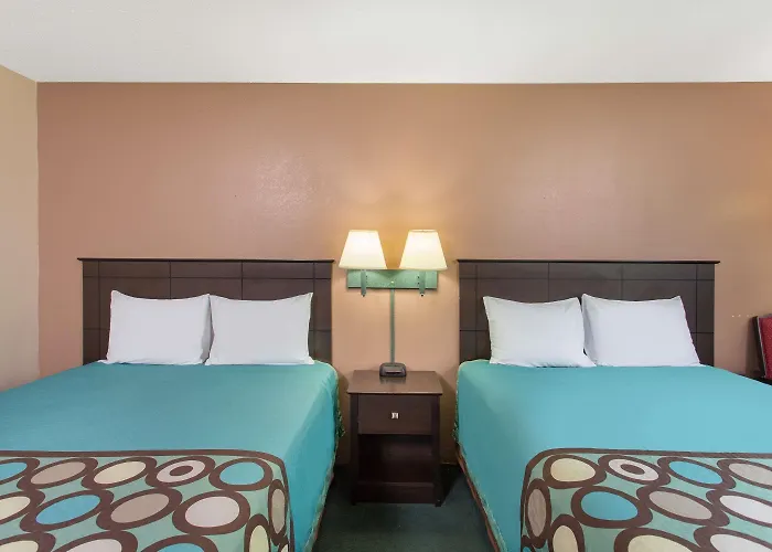 Super 8 By Wyndham Austin Mn