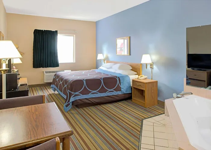 Super 8 By Wyndham Pontoon Beach Il/St. Louis Mo Area