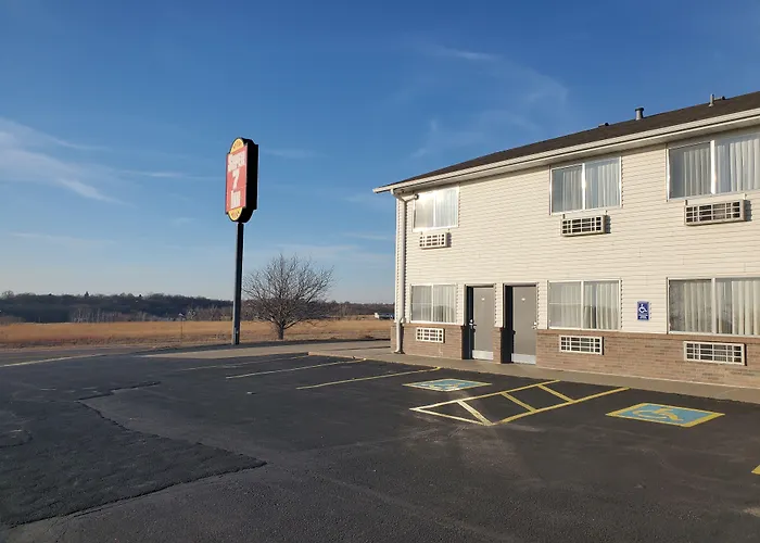 Super 7 Inn Tecumseh