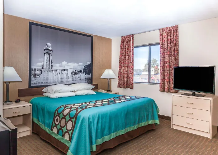 Super 8 By Wyndham Liverpool/Clay/Syracuse Area