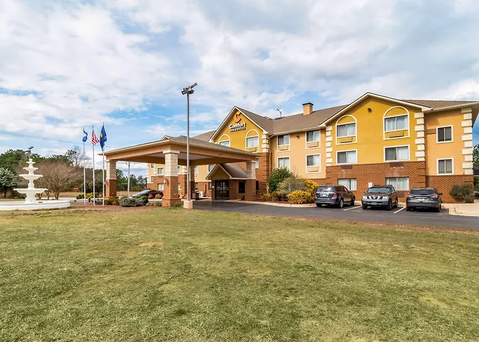 Comfort Inn & Suites South Hill I-85