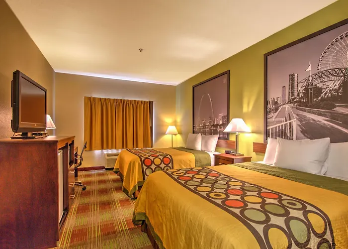 Super 8 By Wyndham Waterloo