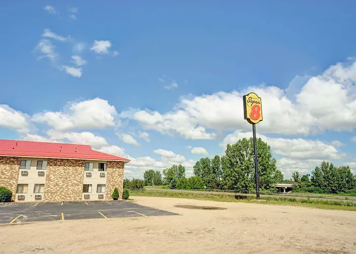 Super 8 By Wyndham Melrose