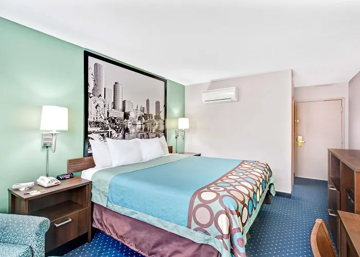 Super 8 By Wyndham Brockton