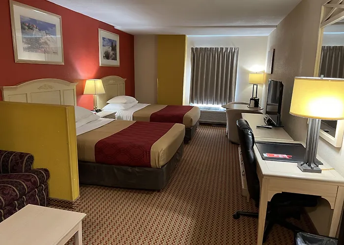 Econo Lodge Inn & Suites Walnut