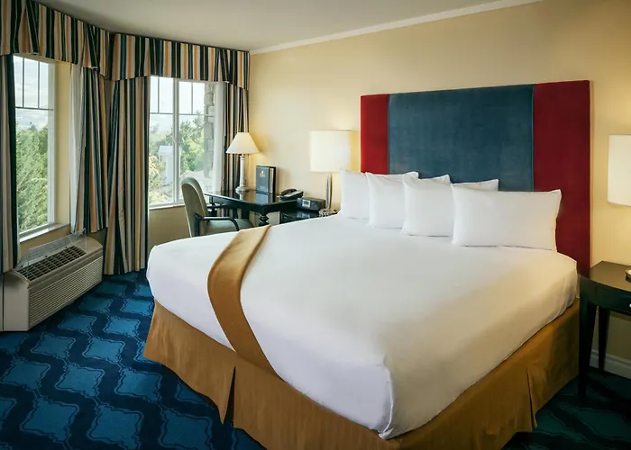 Plaza Inn & Suites At Ashland Creek