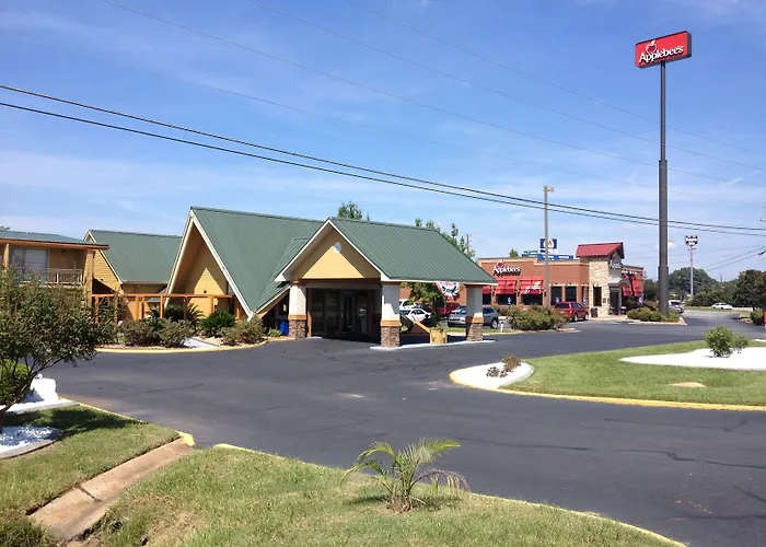 Perry Inn & Suites National Fairground I 75