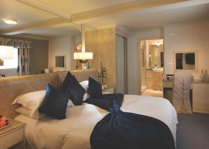 Cobo Bay Hotel