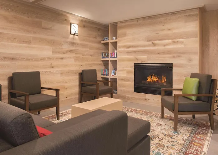 Country Inn & Suites By Radisson, Pella, Ia