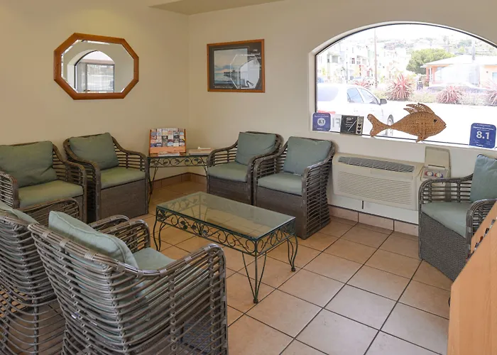 Edgewater Inn And Suites