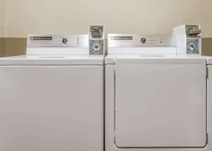 Super 8 By Wyndham Kimball