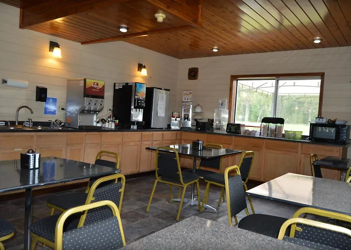 Adams Inn And Suites