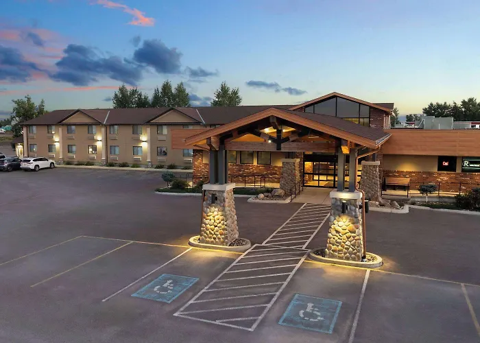 Super 8 By Wyndham Conrad