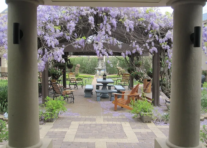 Vineyard Court Designer Suites Hotel