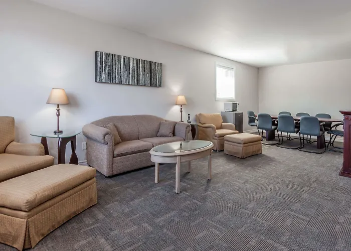 Super 8 By Wyndham Kirkland Lake