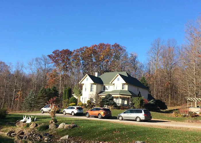 Spruce Hill Inn & Cottages