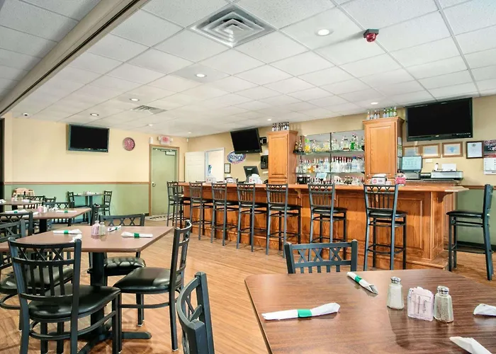 Super 8 By Wyndham Grayville