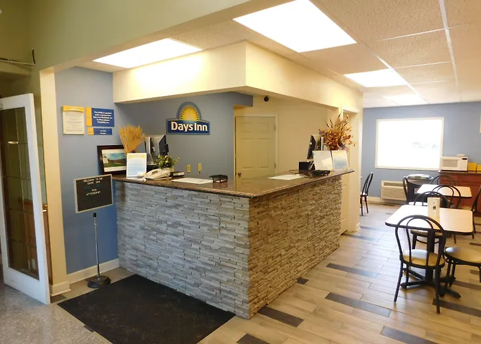 Days Inn By Wyndham West Branch Iowa City Area