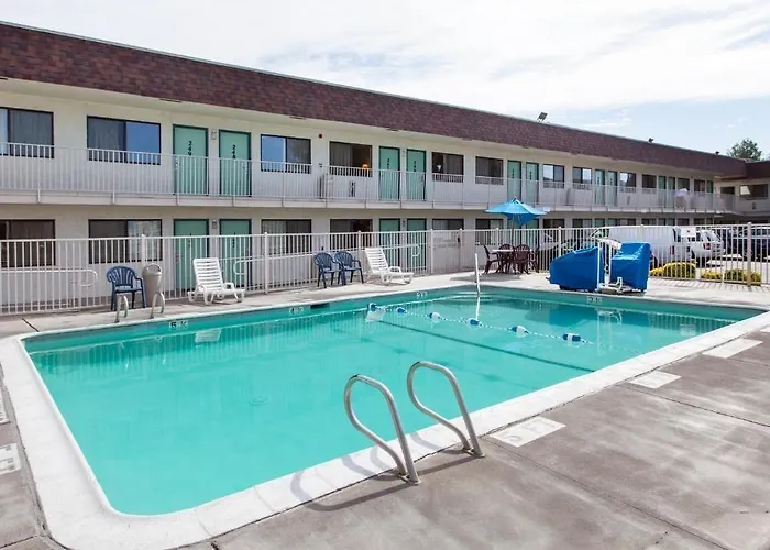 Super 8 By Wyndham Turlock