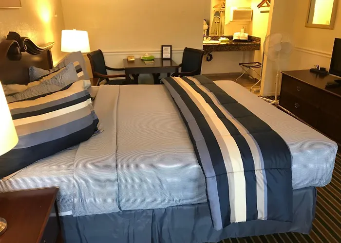 Monterey Pines Inn