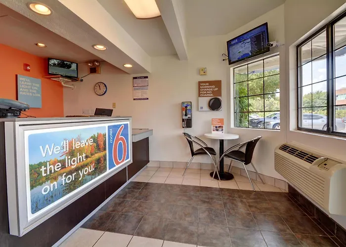 Motel 6-Wethersfield, Ct - Hartford