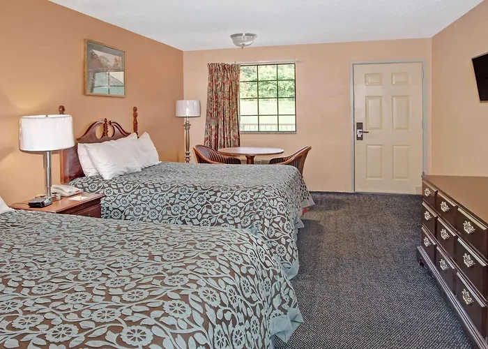 Days Inn By Wyndham Marietta White Water