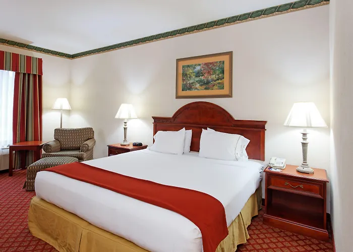 Holiday Inn Express & Suites Tupelo By Ihg
