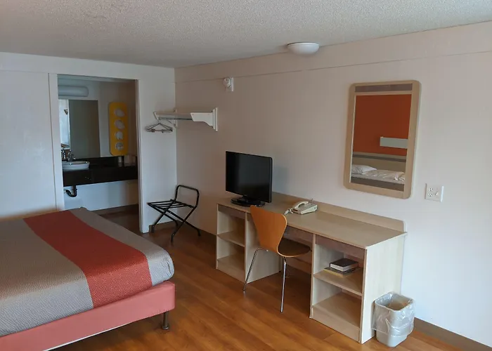 Rodeway Inn Altoona Orchard Plaza