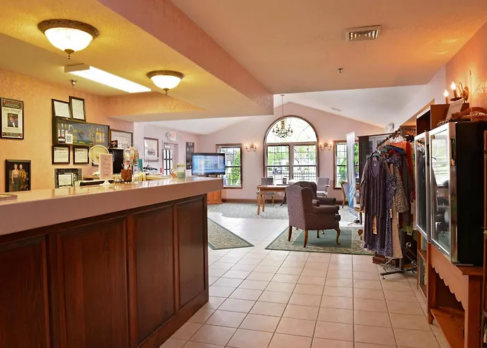 Ourguest Inn & Suites Downtown Port Clinton