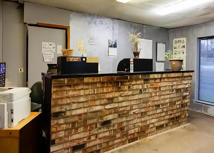 Oyo Pinewood Inn & Suites Silsbee