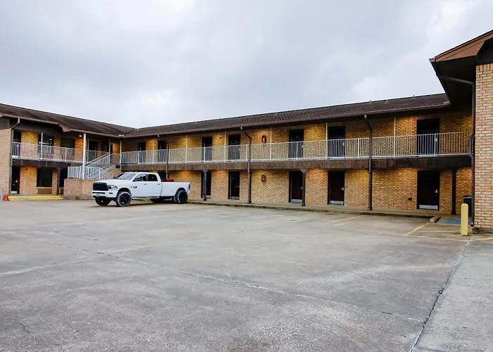 Oyo Pinewood Inn & Suites Silsbee