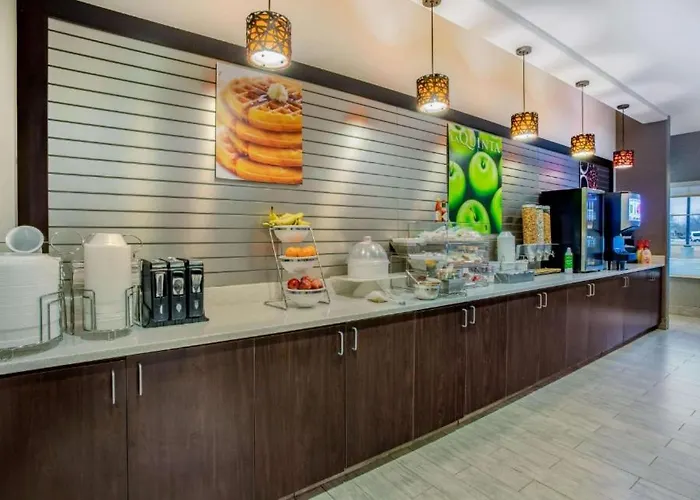 La Quinta Inn & Suites