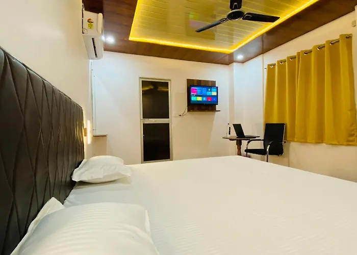 Hotel Royal Excellency Inn