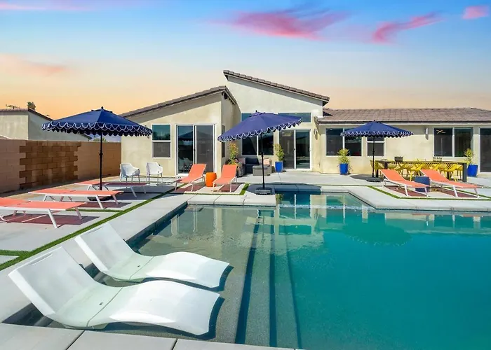 Desert Picasso! Pool, Spa, Games, Mountain Views
