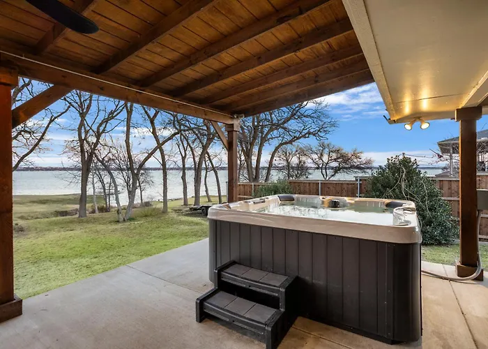 Cosy Waterfront Home