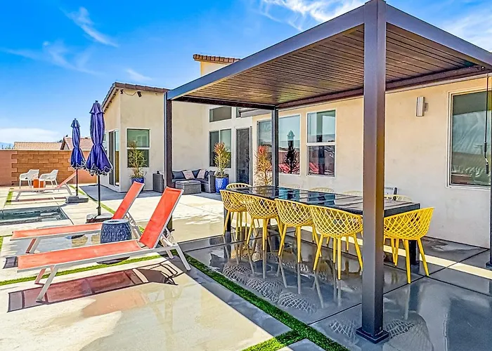 Desert Picasso! Pool, Spa, Games, Mountain Views