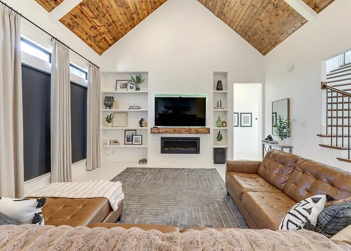 Luxe Retreat W/ Patio & Fenced Yard In Waxahachie!