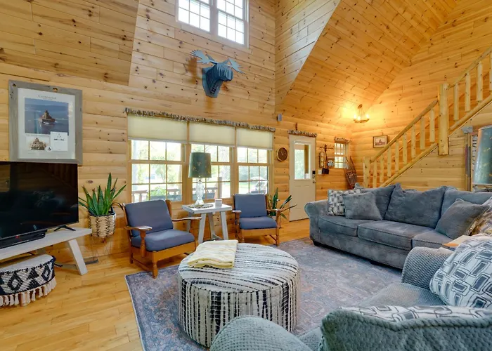 Port Austin Cabin W/ Hot Tub: 1 Mi To Beach!