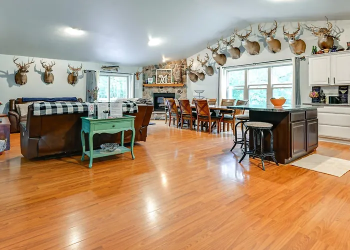 Cozy Northwoods Cabin: Hot Tub, Fire Pit & Trails