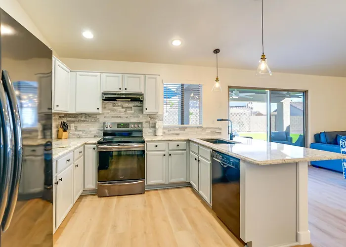 Putting Green & Pool! Peoria Home Near Sports