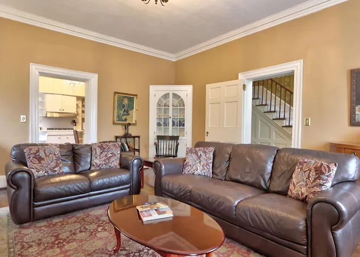 Historic 98 Fire Pit Game Room & Dog Friendly