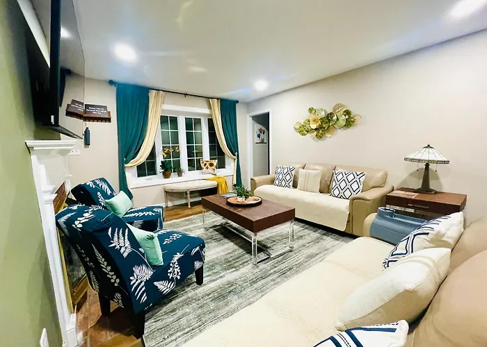 Private Estate, Walk To Princeton Downtown, 3 Bedrooms, 2 Bath, With Free Parking