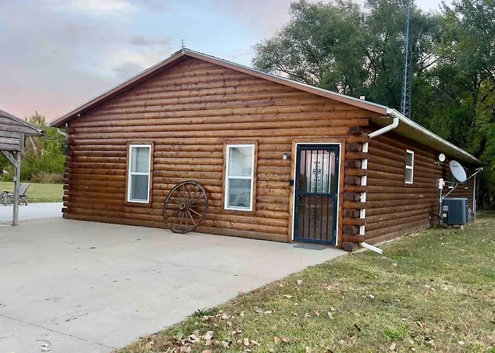 Riverfront Studio Cabin With Amazing View And Huge Yard