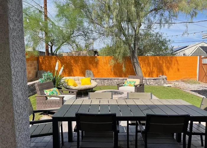 4 Bedroom Vintage Cool House