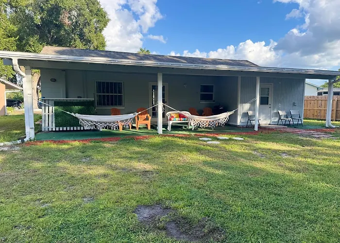 Family Home With Big Backyard In New Port Richey