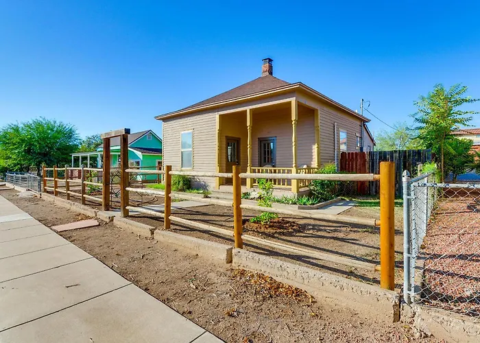 Walkable Location, Fenced Yard: Wickenburg Home!